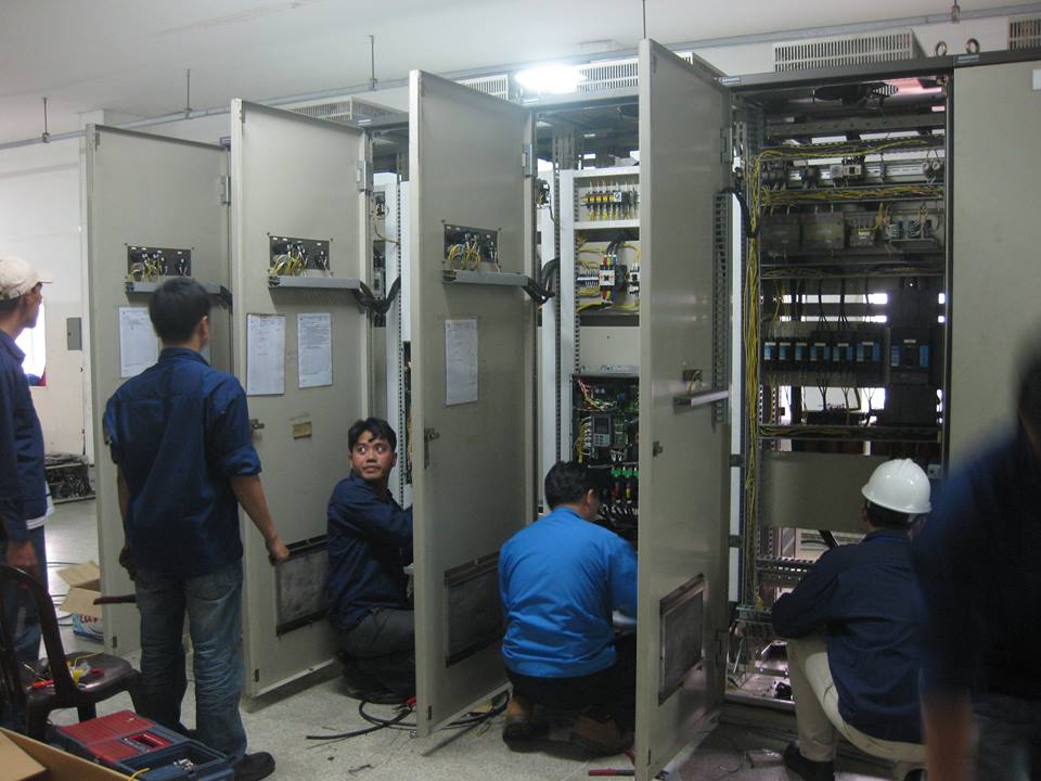 Vai trò tủ bảng điện trong hệ thống công nghiệp